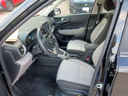 Onyx Black 2025 Hyundai VENUE SEL