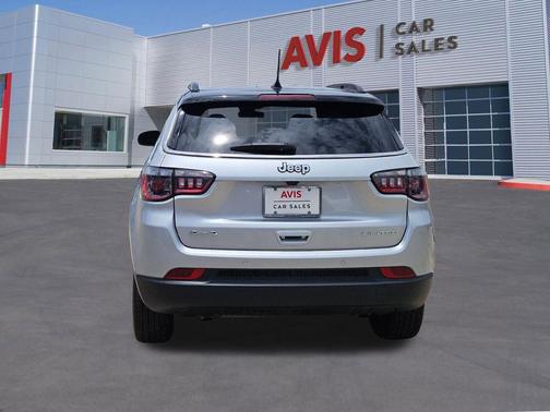 Silver Zynith Metallic Clearcoat 2025 Jeep Compass Limited