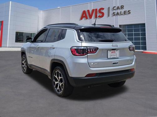 Silver Zynith Metallic Clearcoat 2025 Jeep Compass Limited