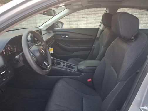 Solar Silver Metallic 2025 Honda Accord SE
