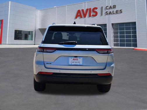Silver Zynith 2025 Jeep Grand Cherokee Altitude