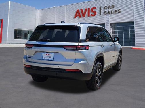 Silver Zynith 2025 Jeep Grand Cherokee Altitude