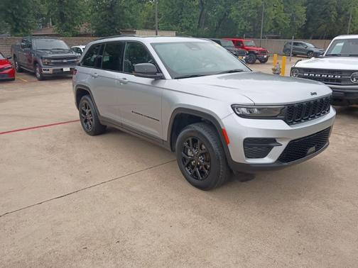 Silver Zynith 2025 Jeep Grand Cherokee Altitude
