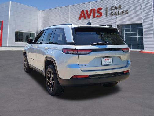 Silver Zynith 2025 Jeep Grand Cherokee Altitude
