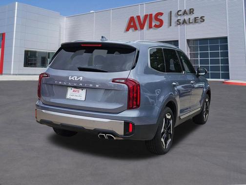 Everlasting Silver 2025 Kia Telluride S
