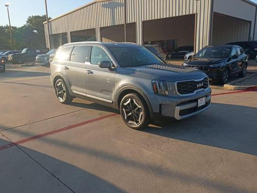 Everlasting Silver 2025 Kia Telluride S