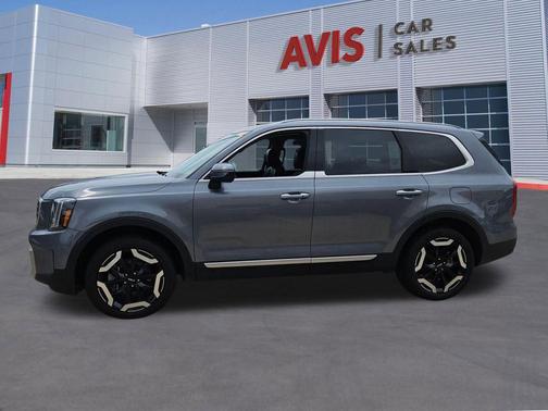 Everlasting Silver 2025 Kia Telluride S
