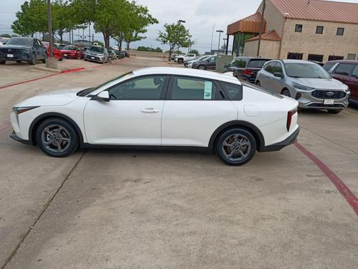 Snow White Pearl 2025 Kia K4 LXS