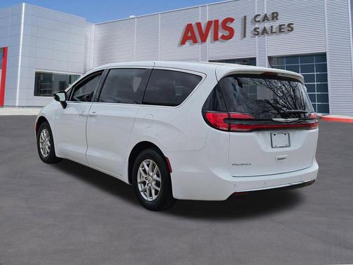 2025 Chrysler Pacifica L