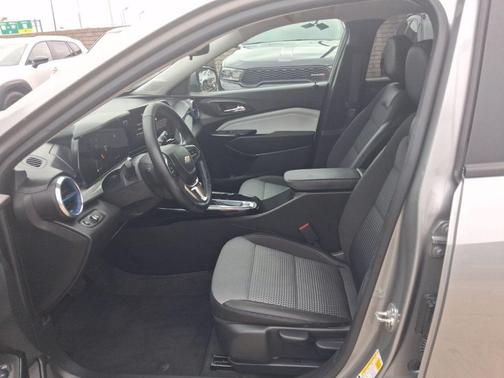 Sterling Gray Metallic 2025 Chevrolet Trax LT