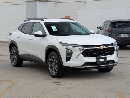 Summit White 2025 Chevrolet Trax LT