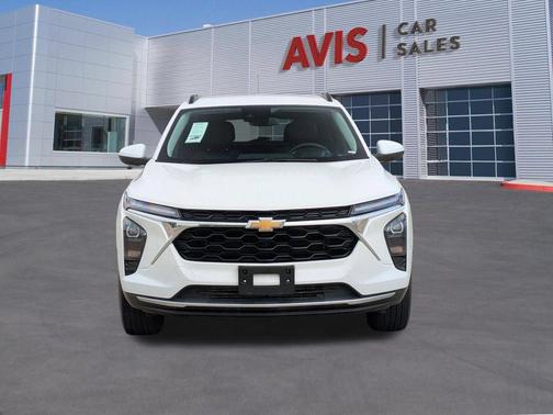 Summit White 2025 Chevrolet Trax LT