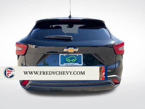 Mosaic Black Metallic 2024 Chevrolet Trax LS