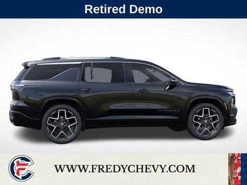 Mosaic Black Metallic 2026 Chevrolet Traverse High Country