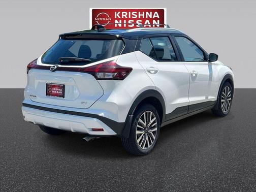 Aspen White / Super Black 2024 Nissan Kicks SV