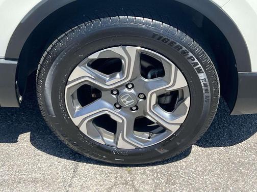 White 2018 Honda CR-V EX