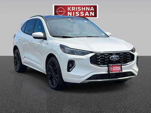White Metallic 2023 Ford Escape ST-Line Elite