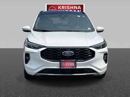 White Metallic 2023 Ford Escape ST-Line Elite