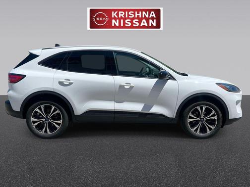Oxford White 2022 Ford Escape SE