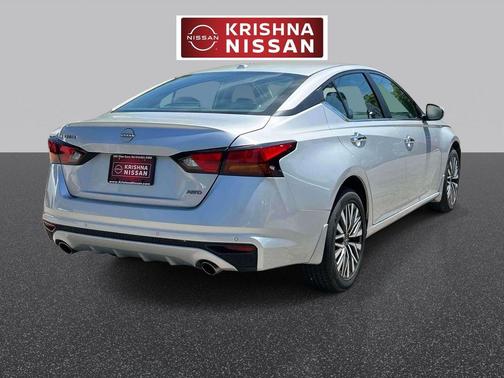 Brilliant Silver Metallic 2024 Nissan Altima 2.5 SV