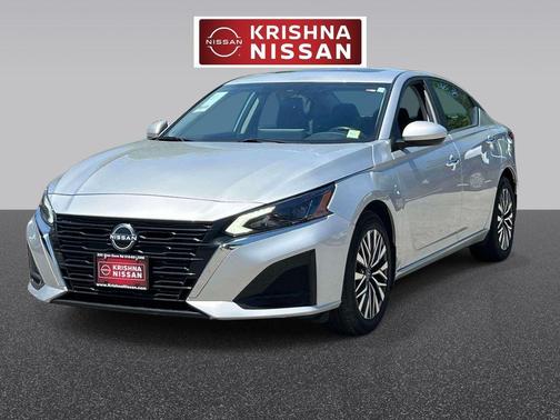 Brilliant Silver Metallic 2024 Nissan Altima 2.5 SV