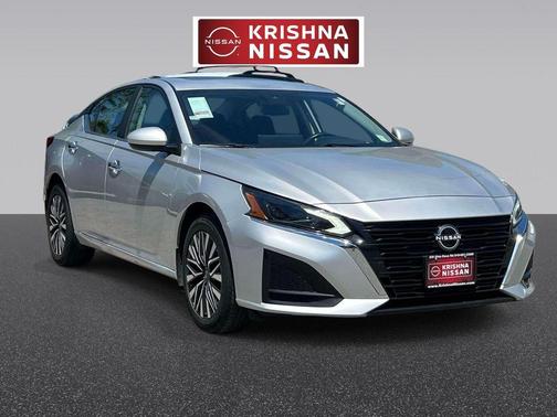 Brilliant Silver Metallic 2024 Nissan Altima 2.5 SV