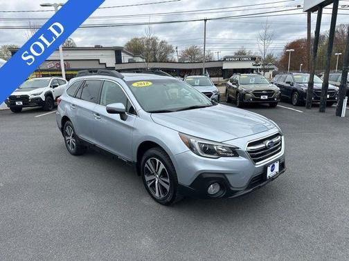 Ice Silver Metallic 2018 Subaru Outback 2.5i Limited