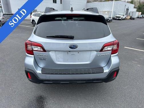 Ice Silver Metallic 2018 Subaru Outback 2.5i Limited