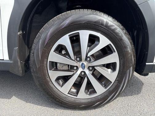 Crystal White Pearl 2025 Subaru Outback Premium