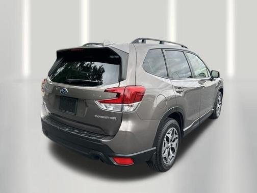 Brilliant Bronze Metallic 2023 Subaru Forester Premium