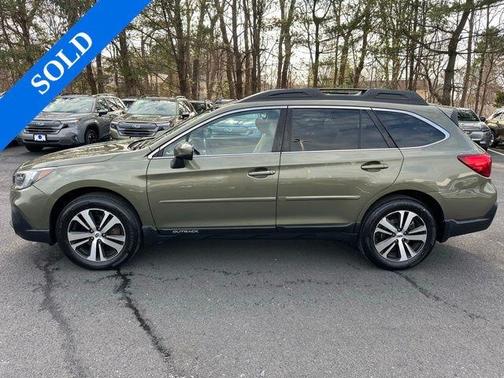 Wilderness Green Metallic 2018 Subaru Outback 2.5i Limited