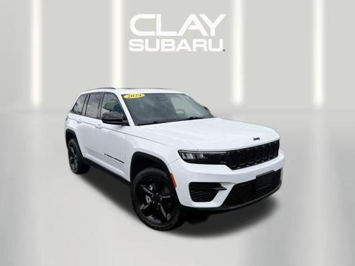 Bright White Clearcoat 2024 Jeep Grand Cherokee Laredo