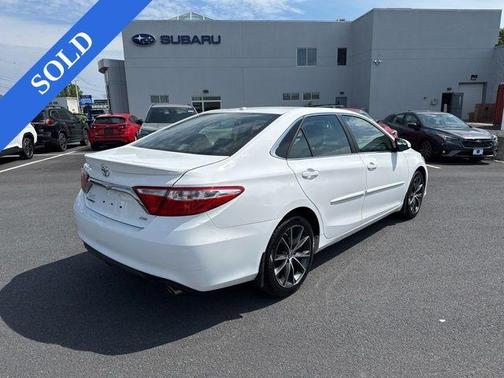 Super White 2015 Toyota Camry XSE
