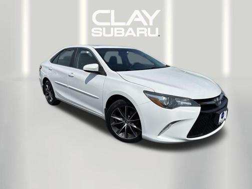 Super White 2015 Toyota Camry XSE