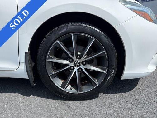 Super White 2015 Toyota Camry XSE