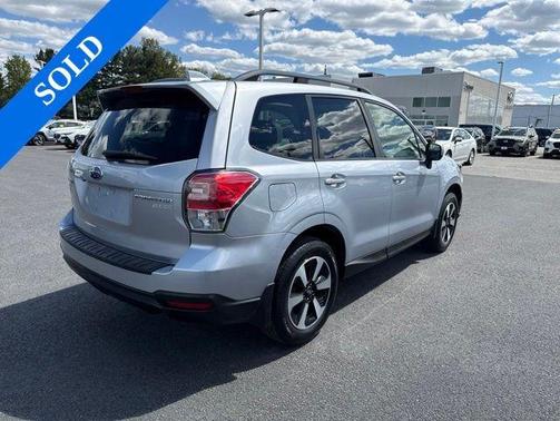 Ice Silver Metallic 2017 Subaru Forester 2.5i Premium