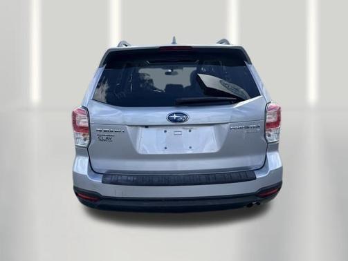 Ice Silver Metallic 2017 Subaru Forester 2.5i Premium