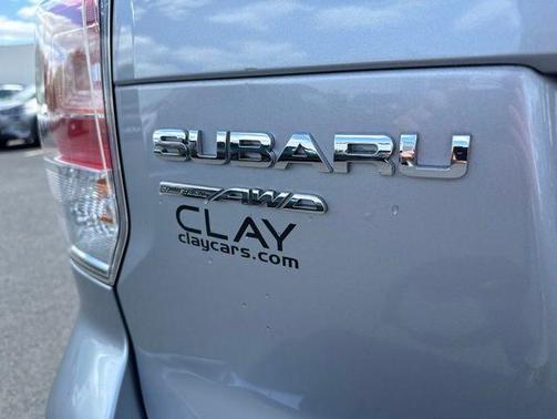 Ice Silver Metallic 2017 Subaru Forester 2.5i Premium