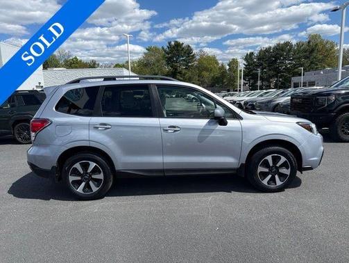 Ice Silver Metallic 2017 Subaru Forester 2.5i Premium