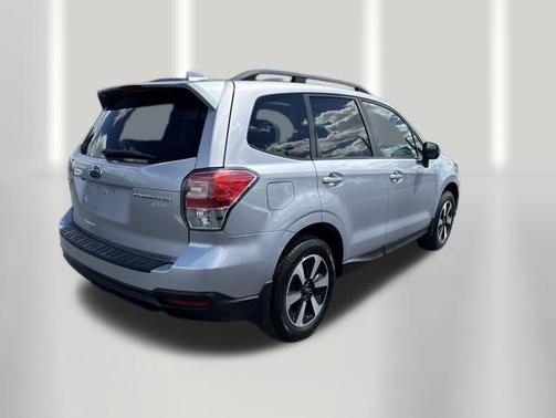 Ice Silver Metallic 2017 Subaru Forester 2.5i Premium