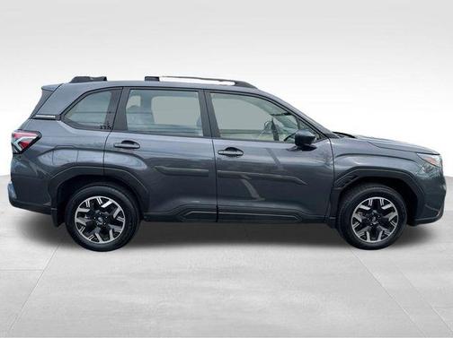 2025 Subaru Forester Base