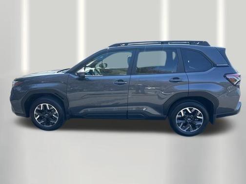 Magnetite Gray Metallic 2025 Subaru Forester Premium