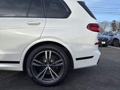 2024 BMW X7 M60i