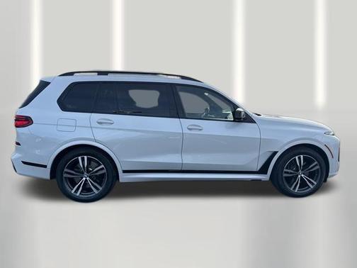 2024 BMW X7 M60i