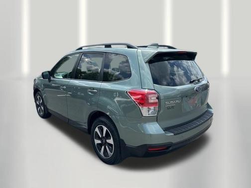 Jasmine Green Metallic 2017 Subaru Forester 2.5i Premium