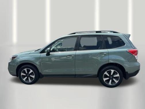 Jasmine Green Metallic 2017 Subaru Forester 2.5i Premium