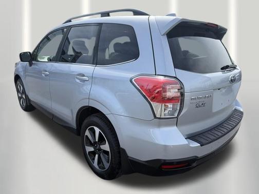 Ice Silver Metallic 2017 Subaru Forester 2.5i Limited