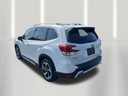 Crystal White Pearl 2023 Subaru Forester Touring