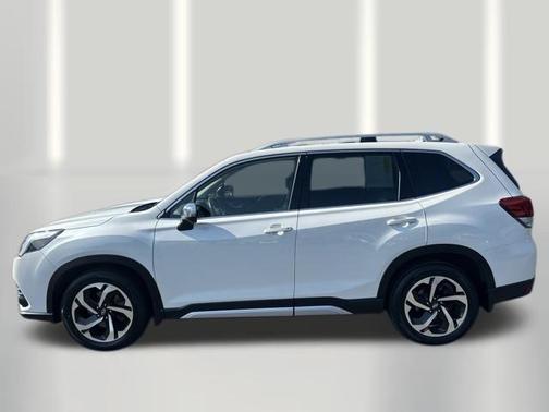 Crystal White Pearl 2023 Subaru Forester Touring