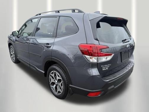 Magnetite Gray Metallic 2022 Subaru Forester Premium